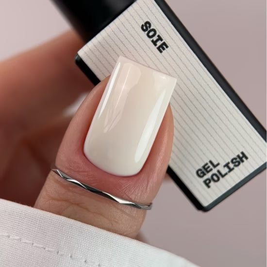 BIBLIOTEKA, Gel Polish No. 49 Soie – warm peach, 10 ml